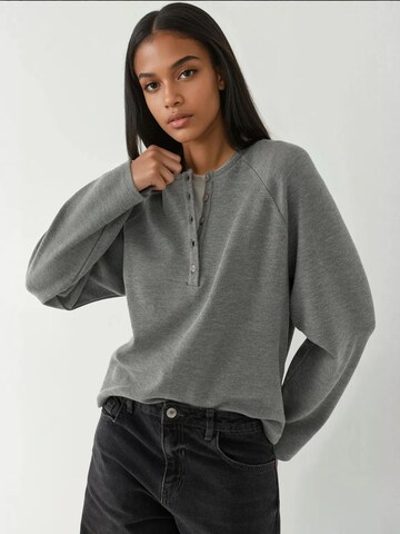 Hiccup Sweatshirt in Grey