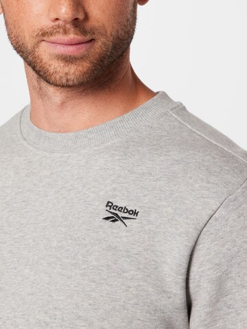 Reebok - Camiseta deportiva en gris