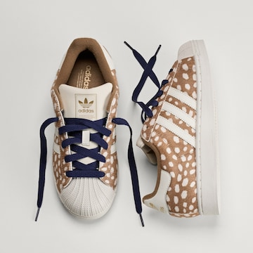 ADIDAS ORIGINALS Σνίκερ χαμηλό 'Superstar II' σε καφέ