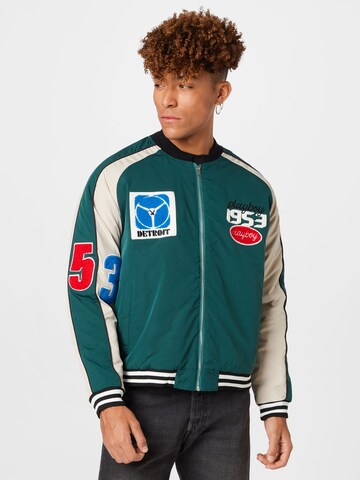 Mennace Between-Season Jacket in Green: front