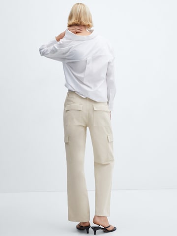 MANGO Loosefit Cargofarkut värissä beige