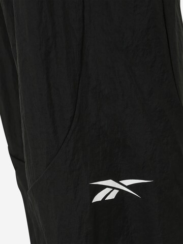 Effilé Pantalon de sport Reebok en noir