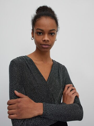 EDITED Shirt body 'Swantje' in Grijs: voorkant