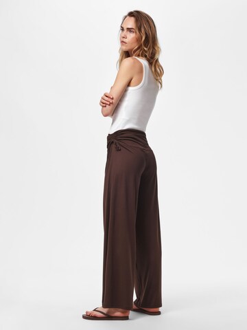 PIECES - Pierna ancha Pantalón 'PCRoya' en marrón