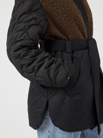 YAS Overgangsjakke 'YASMediso' i sort