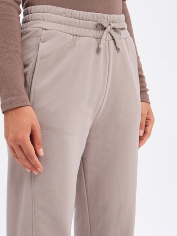 Marie Lund Regular Broek in Grijs