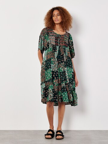 Robe ' ' Apricot en vert : devant