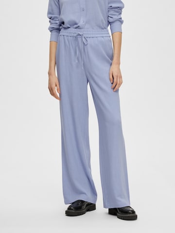 SELECTED FEMME Loose fit Trousers 'VIVA-GULIA' in Blue: front