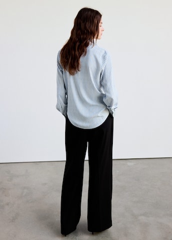 MANGO Bluse i blå
