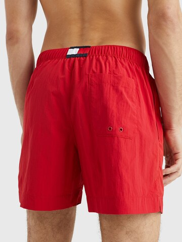 Shorts de bain TOMMY HILFIGER en rouge
