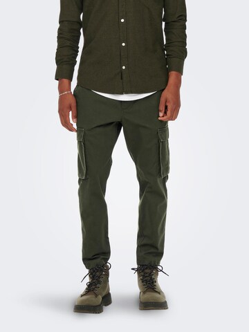 Only & Sons Tapered Cargobroek 'ROD' in Groen: voorkant