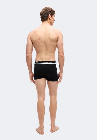 Karl Lagerfeld - Boxers em verde: atrás