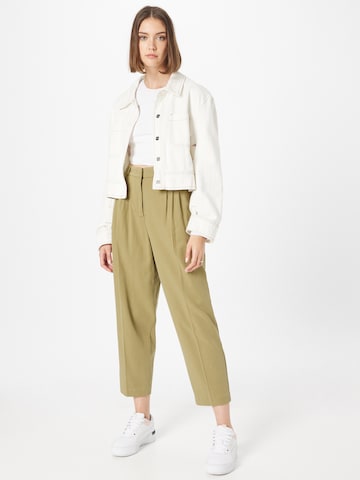 UNITED COLORS OF BENETTON Tapered Pleat-Front Pants in Green