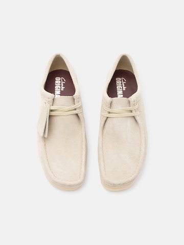 Clarks Originals - Mocassins 'Wallabee' em bege