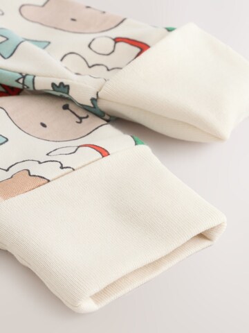 Pijamale 'Tog' de la Next pe bej