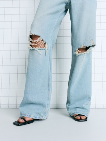 Wide leg Jeans de la Bershka pe albastru