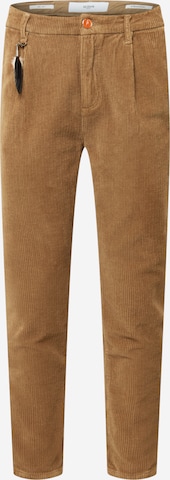 Goldgarn Pleat-Front Pants in Brown: front