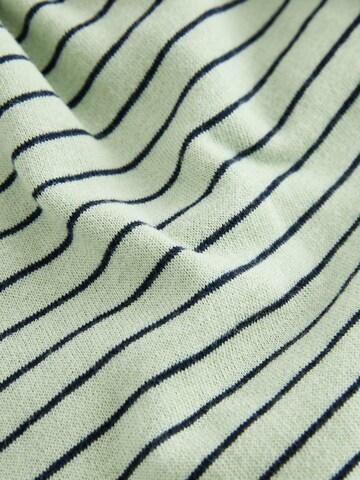 Next Regular Shorts in Grün
