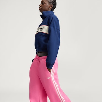ADIDAS ORIGINALSWide Leg/ Široke nogavice Hlače 'AdiSignature' - roza boja