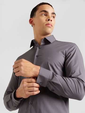 Calvin Klein Slim fit Πουκάμισο σε γκρι