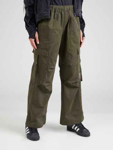 Champion Authentic Athletic Apparel Wide leg Cargo trousers in Green: front