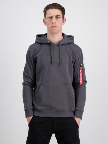 ALPHA INDUSTRIES Sweatshirt 'Red Stripe' i grå: framsida