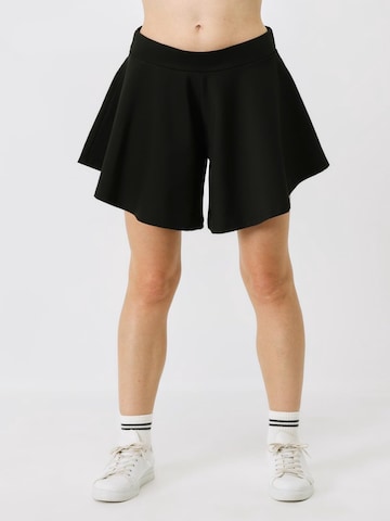 C&City Loosefit Shorts in Schwarz