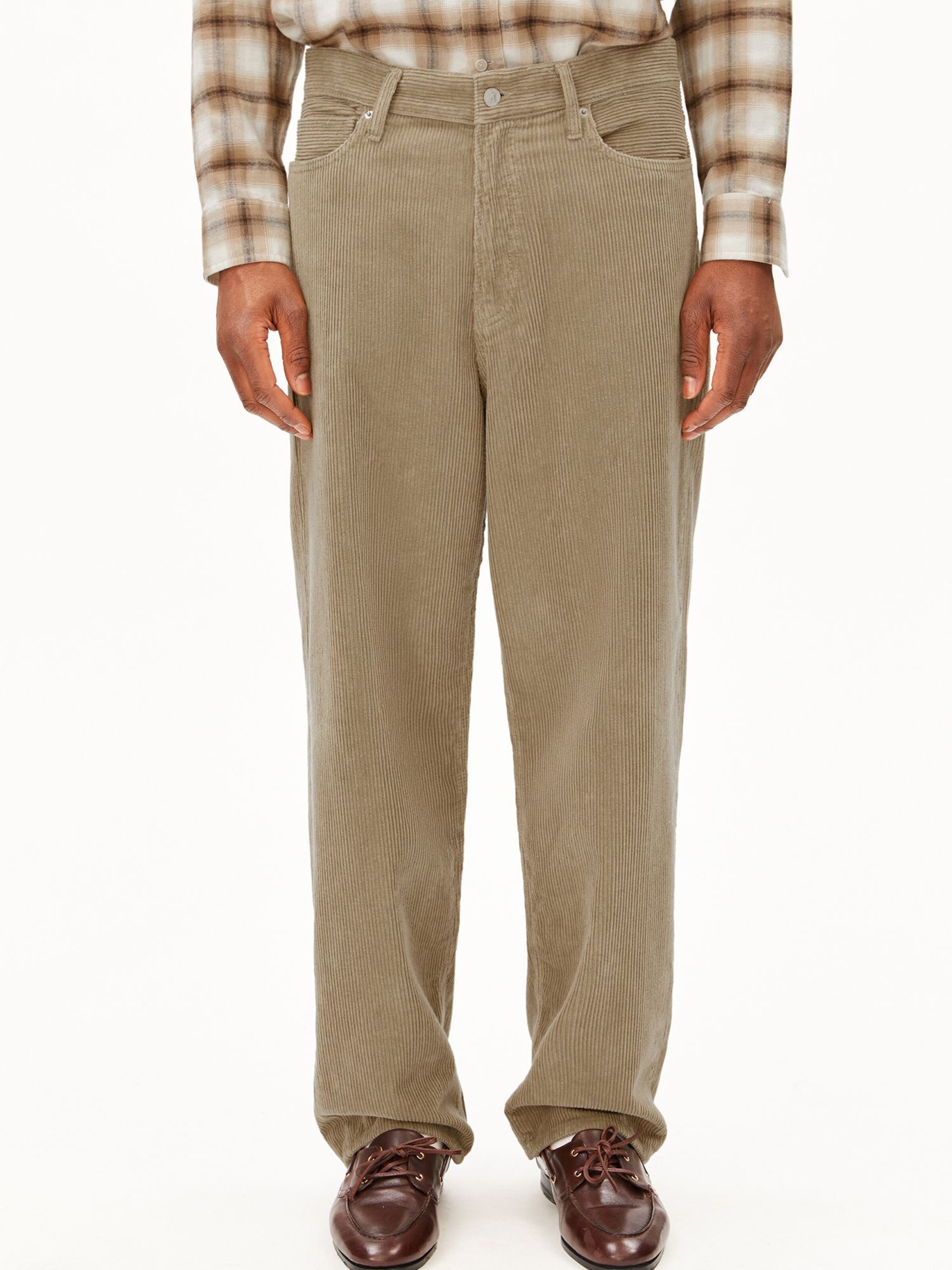 ARMEDANGELS Loose fit Trousers in Green: front