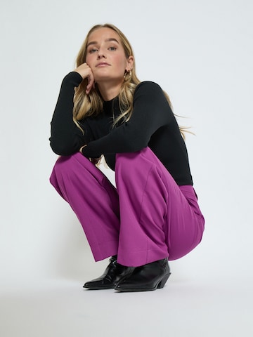 Peppercorn Loosefit Hose 'Ginette' in Lila