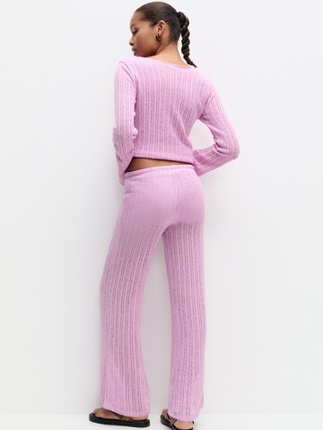 Pull&Bear Bootcut Hose in Pink