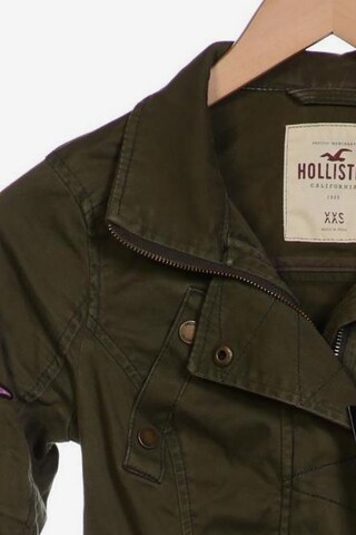 HOLLISTER Jacket & Coat in XXS in Green