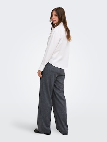 ONLY - Pierna ancha Pantalón 'ONLBREMEN' en gris