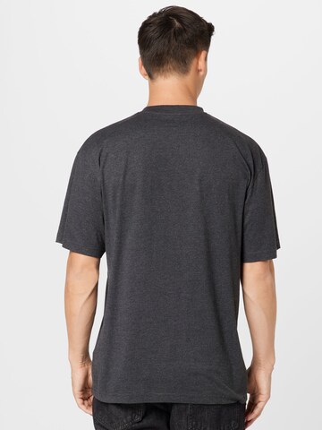 Urban Classics T-shirt i grå