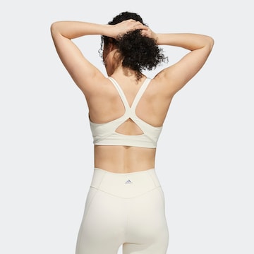 ADIDAS SPORTSWEAR - Bustier Sujetador deportivo en blanco