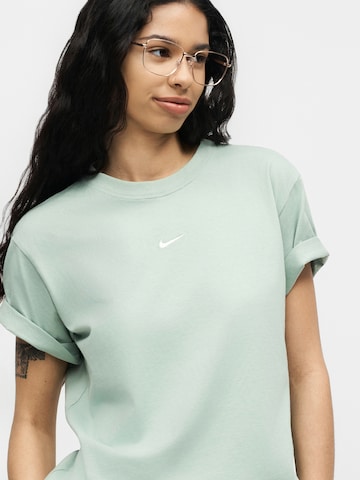 Nike Sportswear Shirt 'CLASSIC' in Groen
