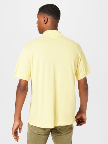 Coupe regular T-Shirt LACOSTE en jaune