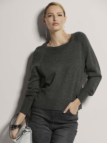 MADELEINE Sweater in Grey: front