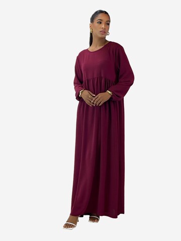 Elara Kleid in Rot: Vorderseite