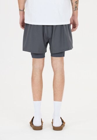 SOS Regular Shorts 'Logan' in Grau