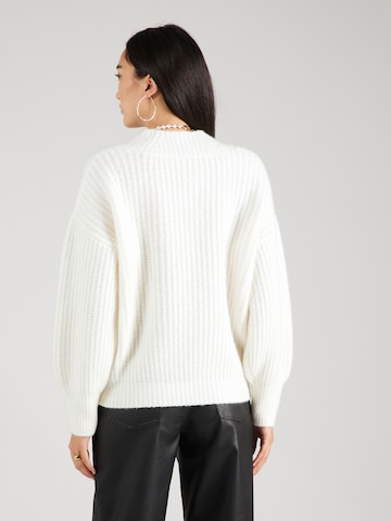 HUGO Пуловер в бяло