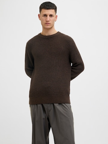 Pulover 'JJGLOBAL' de la JACK & JONES pe maro: față