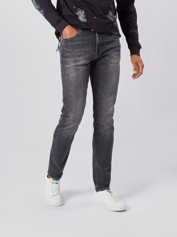 Calvin Klein Jeans Tapered Jeans i grå: forside
