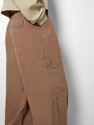 Wide leg Pantaloni di Bershka in marrone