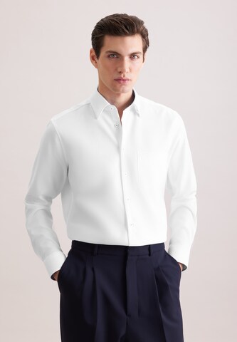 Coupe regular Chemise business 'SMART ESSENTIALS' SEIDENSTICKER en blanc : devant