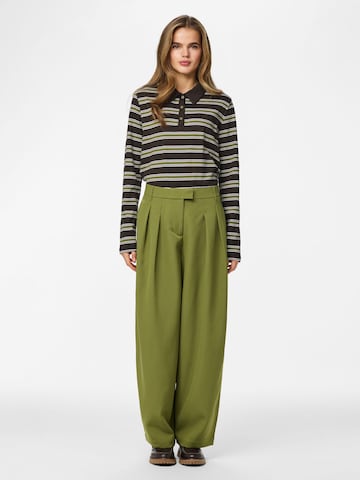 PIECES - Ropa ancha Pantalón plisado 'BARREL' en verde