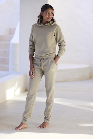LASCANA Sweatshirt in Green: front