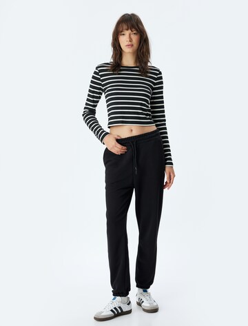 Koton Tapered Broek in Zwart