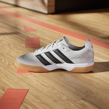 ADIDAS PERFORMANCE - Sapatilha de desporto 'Spezialist' em branco