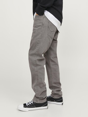 JACK & JONES Tapered Jeans in Grijs