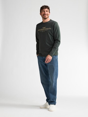 Tricou de la Petrol Industries pe verde